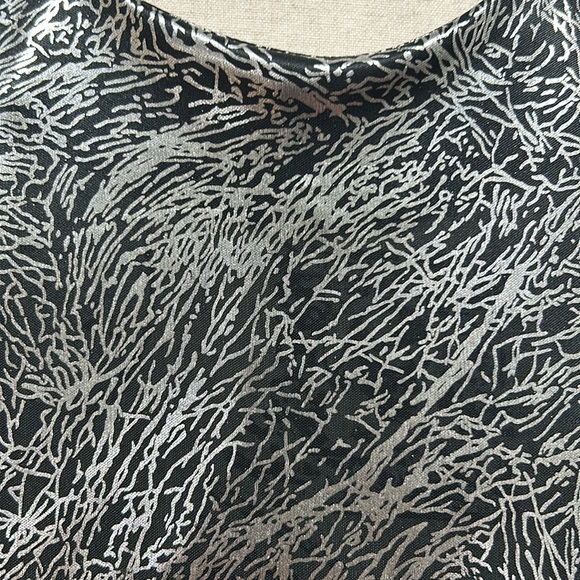 80's Ship 'n Shore Silver
Lamé Top size 8 vintage - Picture 2 of 9